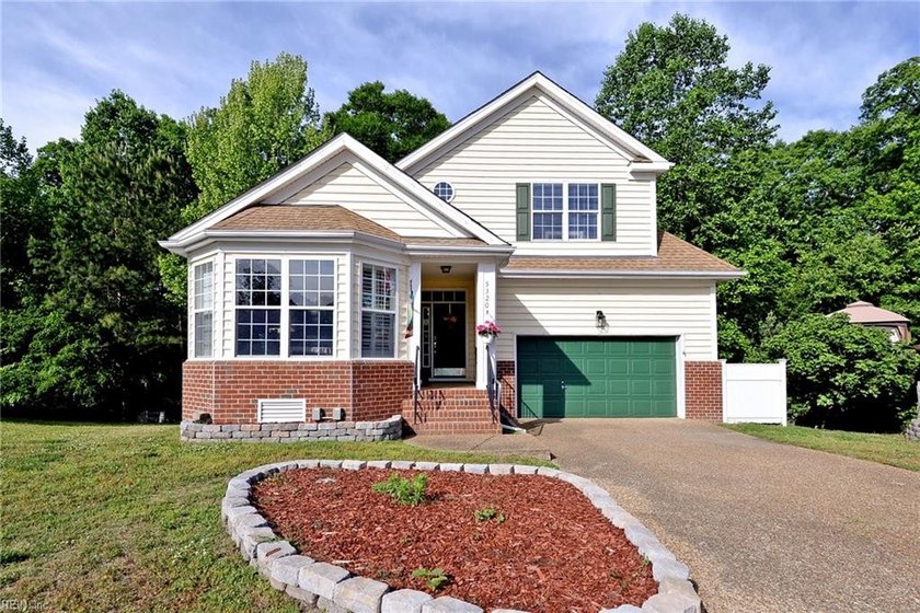 Welcome to this charming 3 bdrm 2 full & 2 half bath home! - Beach Home for sale in Williamsburg, Virginia on Beachhouse.com