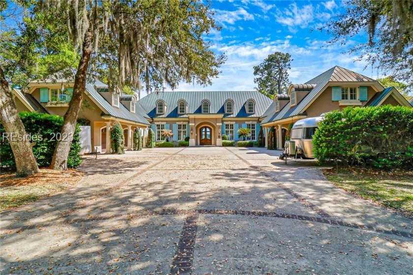 Magnificent Home on Deepwater property w/dock & lift. 4 BR's, 6 - Beach Home for sale in Hilton Head Island, South Carolina on Beachhouse.com