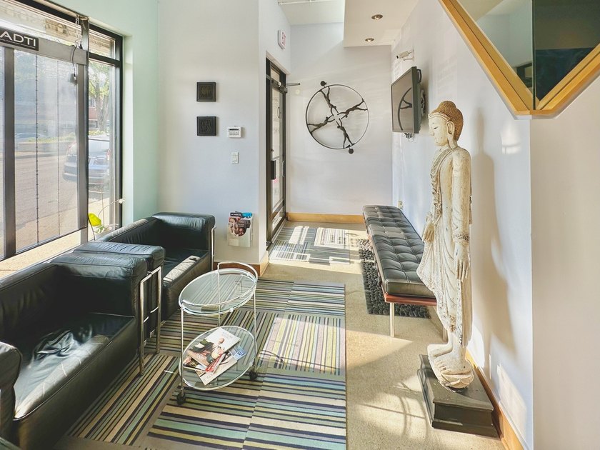 Professionally designed street level office space. This is a - Beach Commercial for sale in Chicago, Illinois on Beachhouse.com