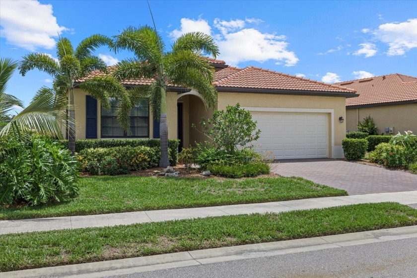 Welcome to your 3-bedroom, 3-bathroom, plus bonus room dream - Beach Home for sale in Venice, Florida on Beachhouse.com