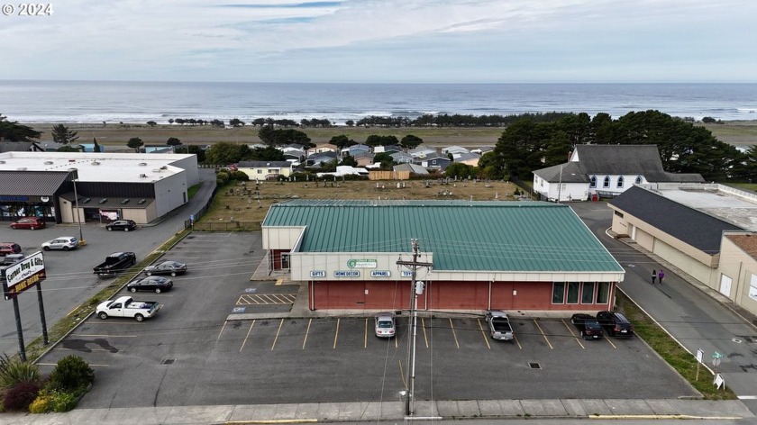 Prime investment opportunity! This expansive commercial building - Beach Commercial for sale in Gold Beach, Oregon on Beachhouse.com