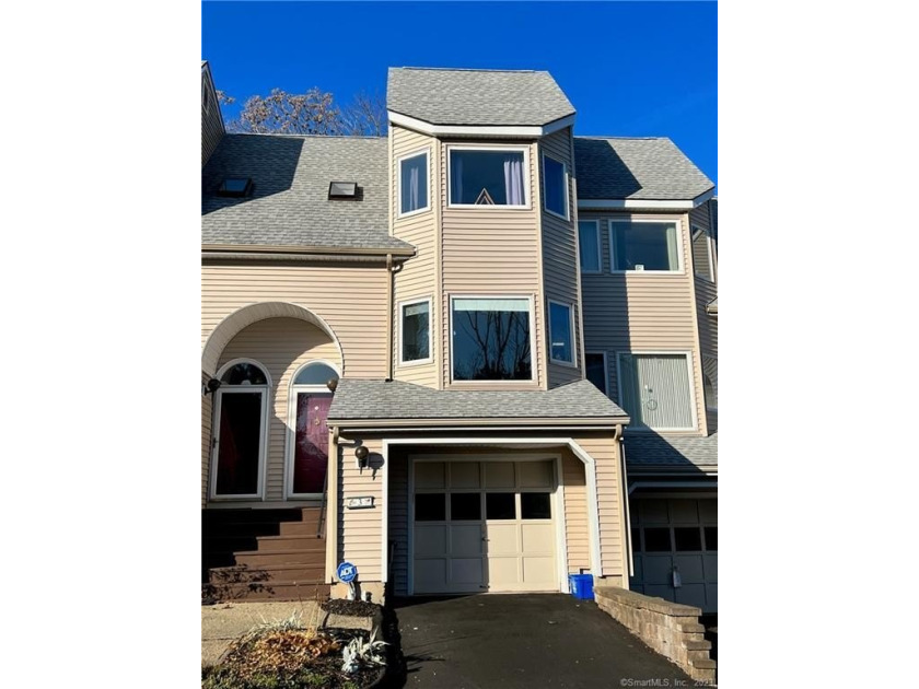 Welcome to 3 Lakeview! This updated Branford townhouse offers an - Beach Townhome/Townhouse for sale in Branford, Connecticut on Beachhouse.com