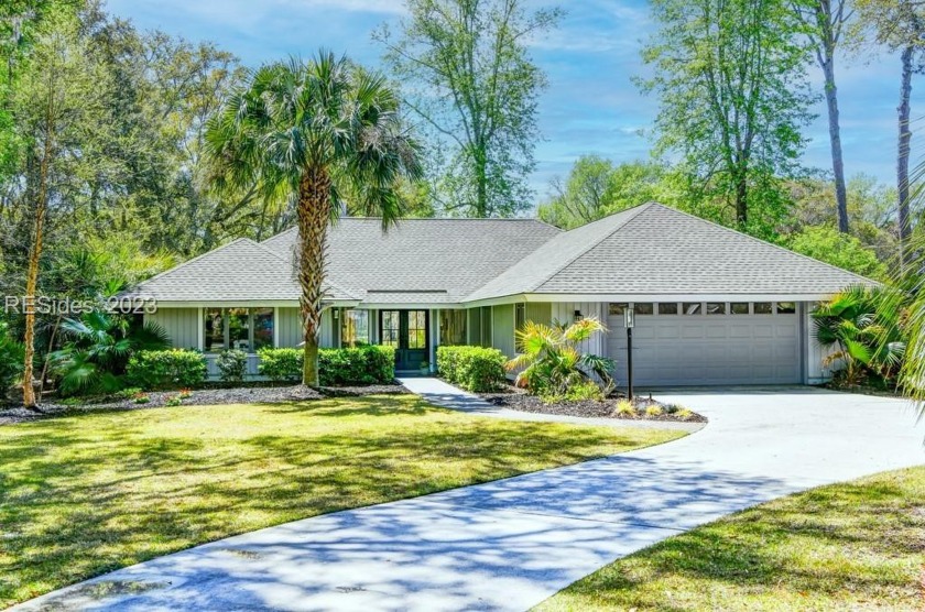 Beautifully updated Port Royal home featuring 2/3 bedrooms & 2.5 - Beach Home for sale in Hilton Head Island, South Carolina on Beachhouse.com