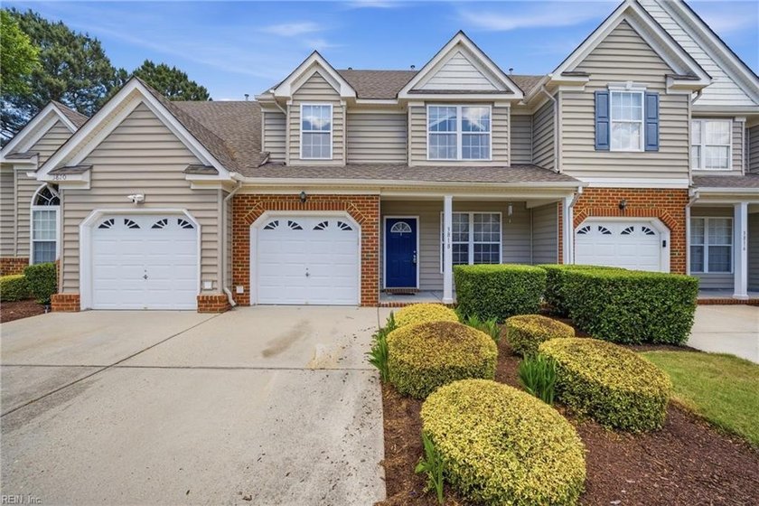 Welcome to your new home! This beautifully refreshed residence - Beach Townhome/Townhouse for sale in Virginia Beach, Virginia on Beachhouse.com