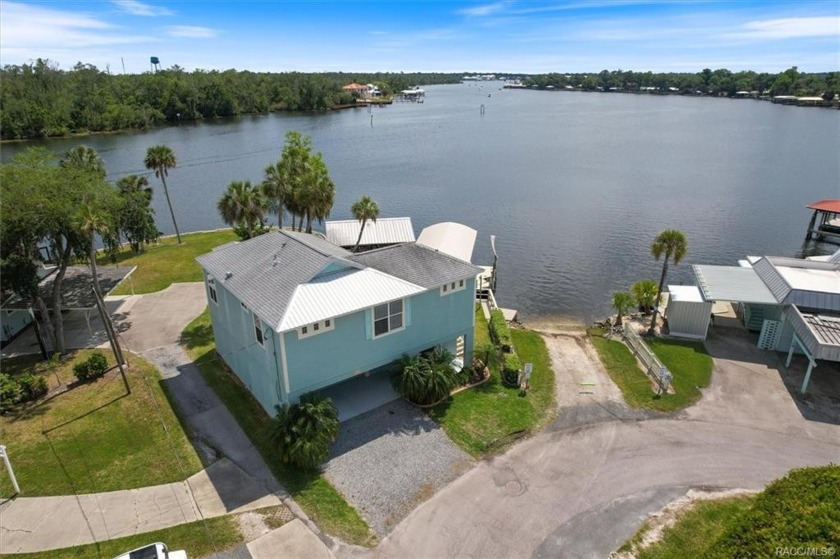 Look at this beautiful Homosassa Riverfront home! Spectacular - Beach Home for sale in Homosassa, Florida on Beachhouse.com