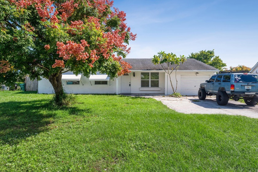 Welcome to this spacious 3 bed and 3 bath home with 2 ensuites - Beach Home for sale in Port Saint Lucie, Florida on Beachhouse.com
