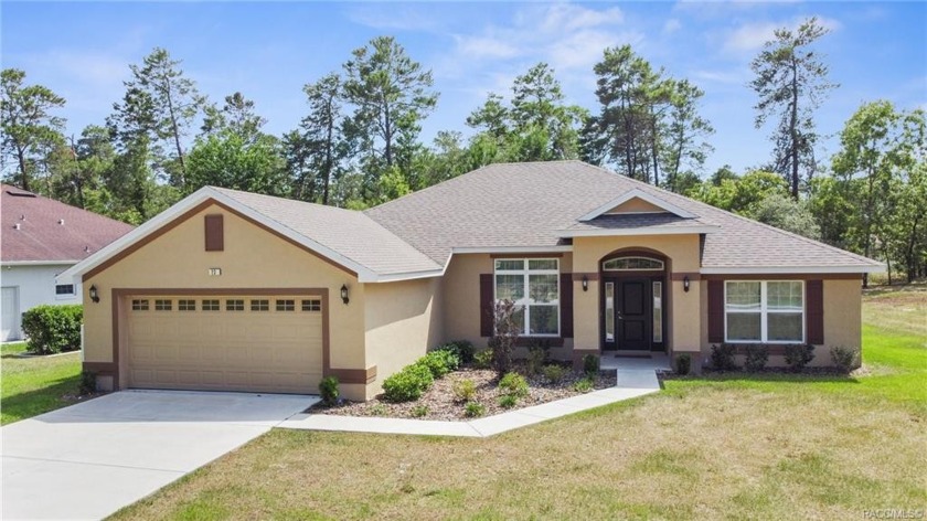 Nearly new, this 4 bedroom 3 bath home is ready for your - Beach Home for sale in Homosassa, Florida on Beachhouse.com