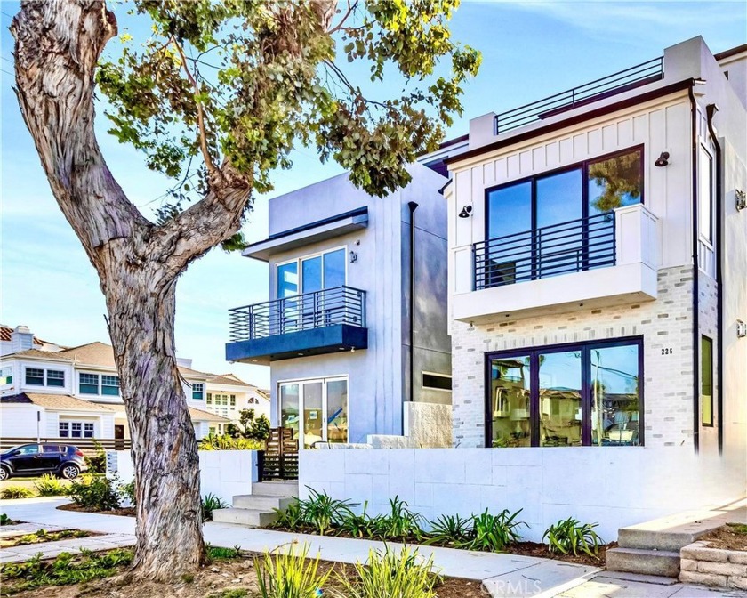 Newly built, thoughtfully designed, energy efficient smart home - Beach Home for sale in Huntington Beach, California on Beachhouse.com