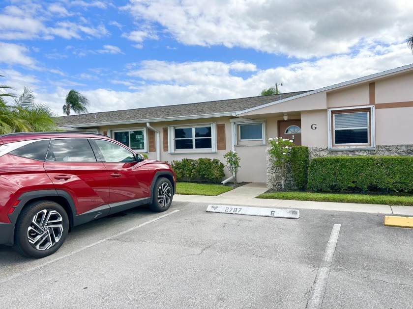 Meticulously maintained 2 bedroom 2 bath Villa in the 55+ - Beach Home for sale in West Palm Beach, Florida on Beachhouse.com