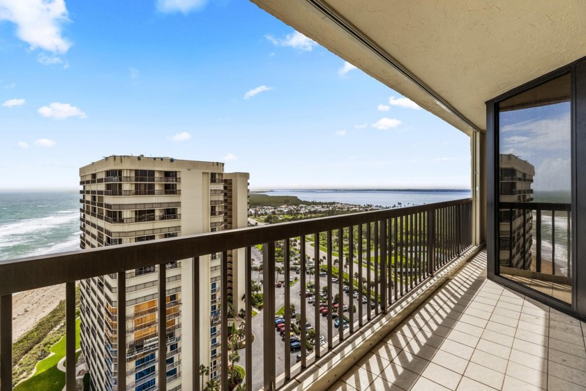 Discover the hidden gem of your dreams! This 2 BR 2 BA condo in - Beach Condo for sale in Jensen Beach, Florida on Beachhouse.com