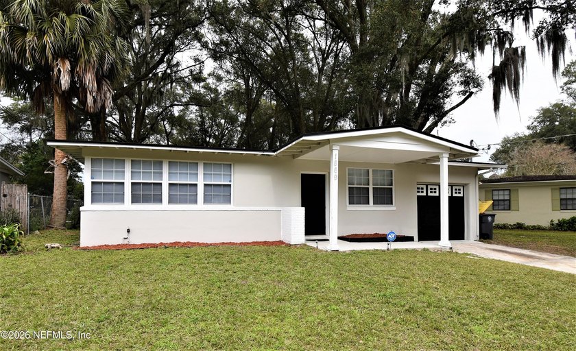 Come take a look at this cute 3-bedroom, 1-bath home in the St - Beach Home for sale in Jacksonville, Florida on Beachhouse.com