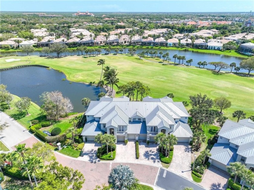 This sunny and bright first floor coach home with southern - Beach Home for sale in Naples, Florida on Beachhouse.com