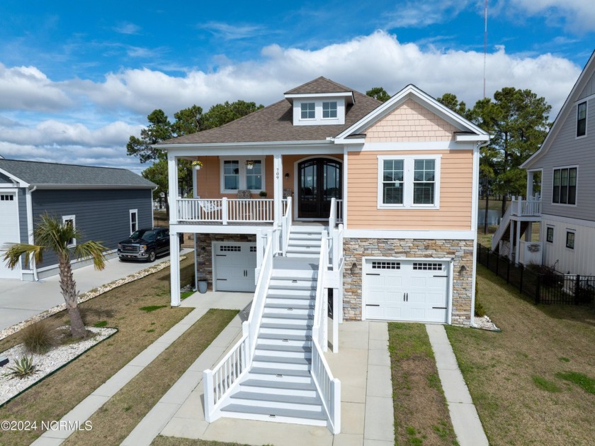 This meticulously kept 4 bedroom, 3 bath coastal cottage style - Beach Home for sale in Holly Ridge, North Carolina on Beachhouse.com
