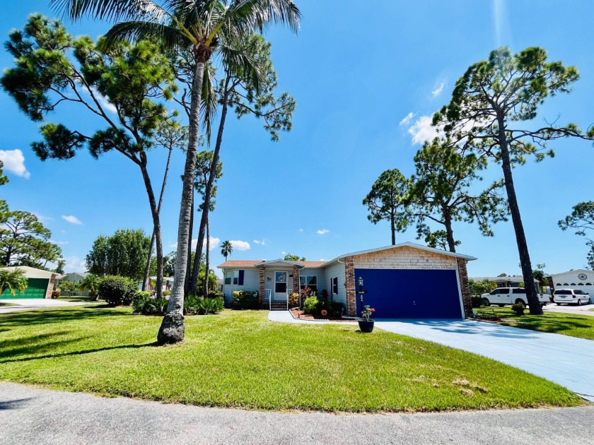 This two-bedroom, two-bathroom home in the gated golf community - Beach Home for sale in North Fort Myers, Florida on Beachhouse.com