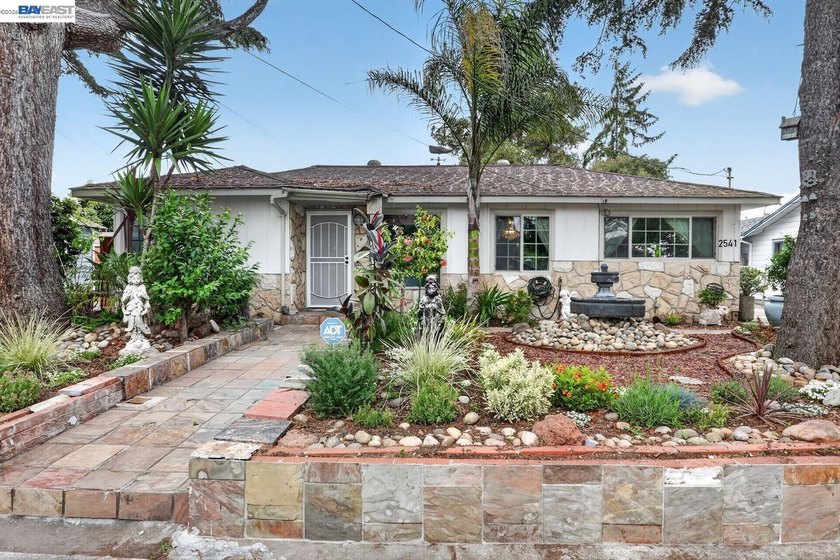 2541 Marina Blvd offers three Residences on one lot nestled in - Beach Home for sale in San Leandro, California on Beachhouse.com