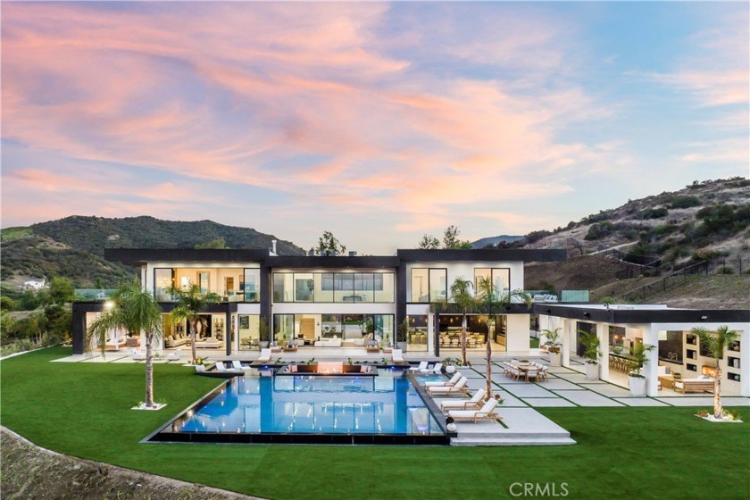 Experience the perfect blend of breathtaking panoramic views and - Beach Home for sale in Malibu, California on Beachhouse.com