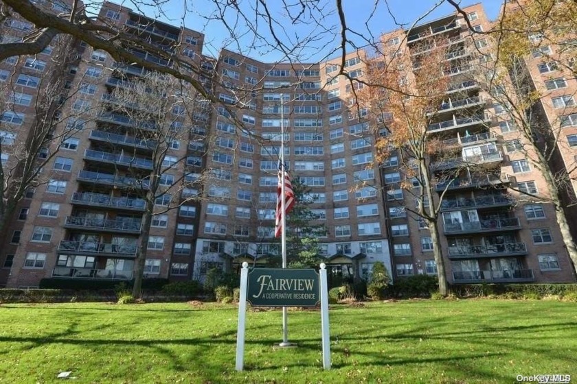 Stunning one bedroom, one bathroom coop apartment in a - Beach Home for sale in Forest Hills, New York on Beachhouse.com