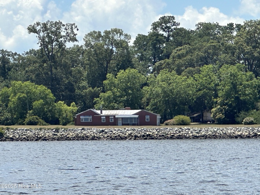 A rare find. 2.4 acres w over 260 feet on the Albemarle Sound - Beach Home for sale in Roper, North Carolina on Beachhouse.com