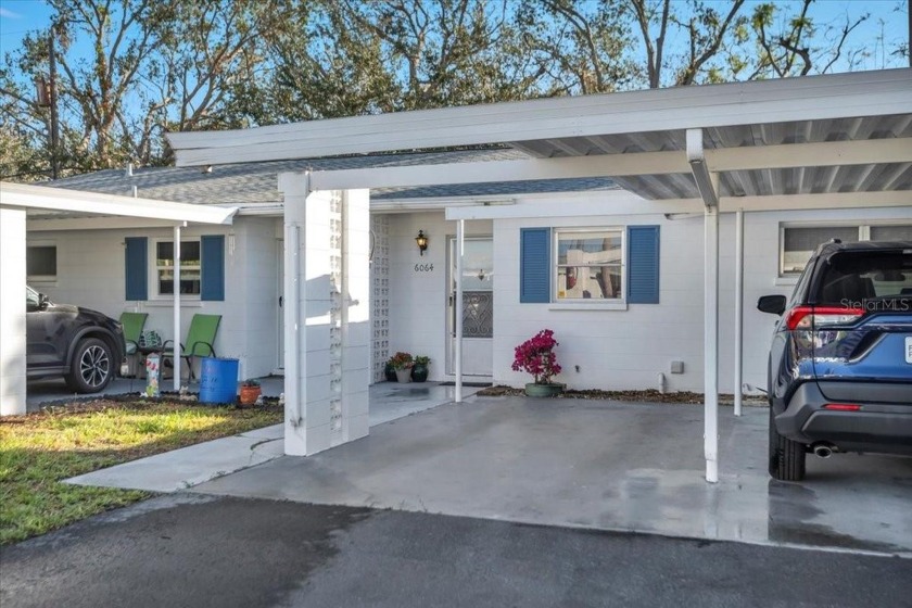 Welcome to this delightful 2-bedroom, 1-bath villa, ideally - Beach Condo for sale in Bradenton, Florida on Beachhouse.com