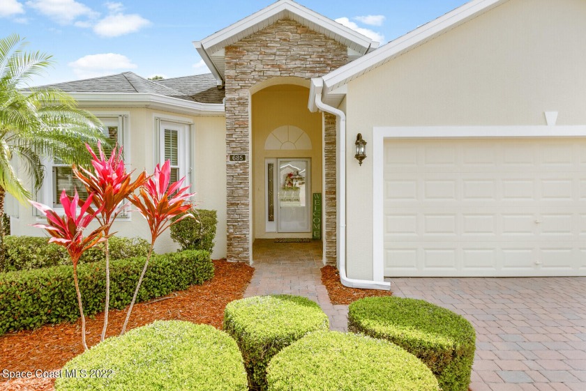 This beautiful LENNAR built home offers 4 bedroom/3 bath and is - Beach Home for sale in Palm Bay, Florida on Beachhouse.com