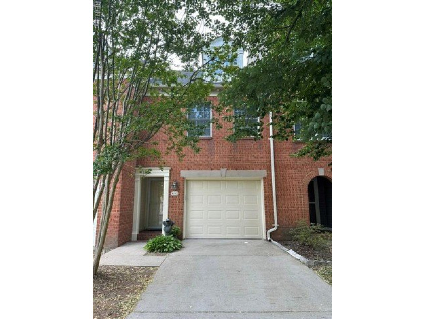 LOCATION! MOVE IN READY! OYSTER POINT COVE TOWNHOUSE. UPDATED - Beach Townhome/Townhouse for sale in Newport News, Virginia on Beachhouse.com