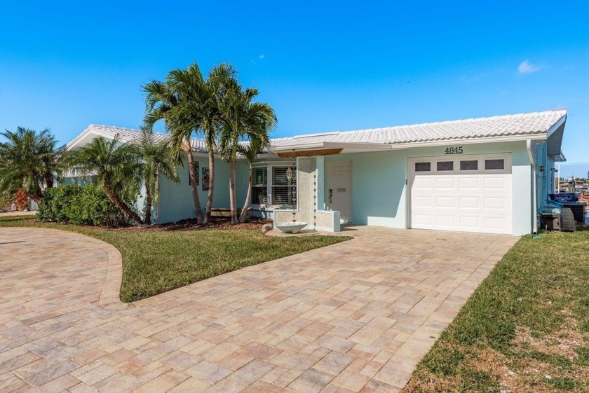 Amazing opportunity to make this your dream waterfront home - Beach Home for sale in New Port Richey, Florida on Beachhouse.com