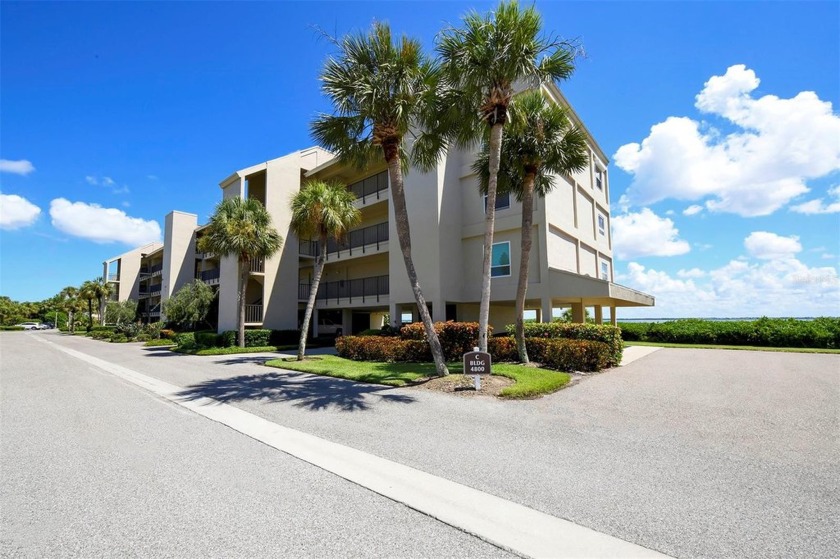 Perched above it all, this 2 bedroom 2 bath penthouse residence - Beach Condo for sale in Longboat Key, Florida on Beachhouse.com