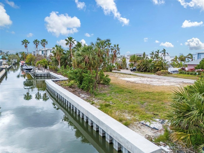 Build Your dream waterfront home on North Longboat Key! Discover - Beach Lot for sale in Longboat Key, Florida on Beachhouse.com