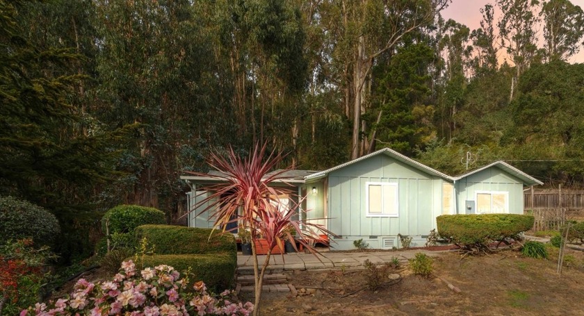 This turnkey 3-bed/1.5 bath home offers quintessential - Beach Home for sale in Santa Cruz, California on Beachhouse.com