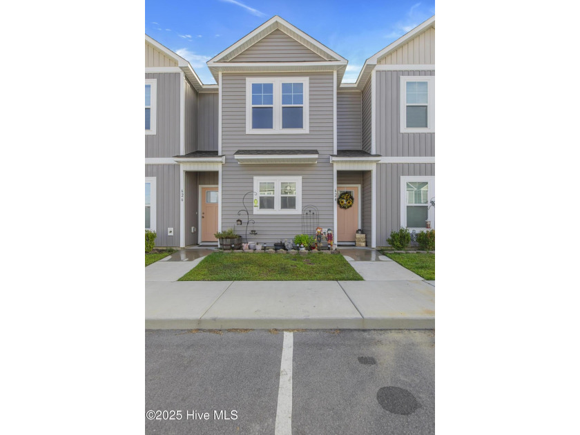 Welcome home to this gorgeous 2 bedroom with 2.5 bath coastal - Beach Home for sale in Hubert, North Carolina on Beachhouse.com