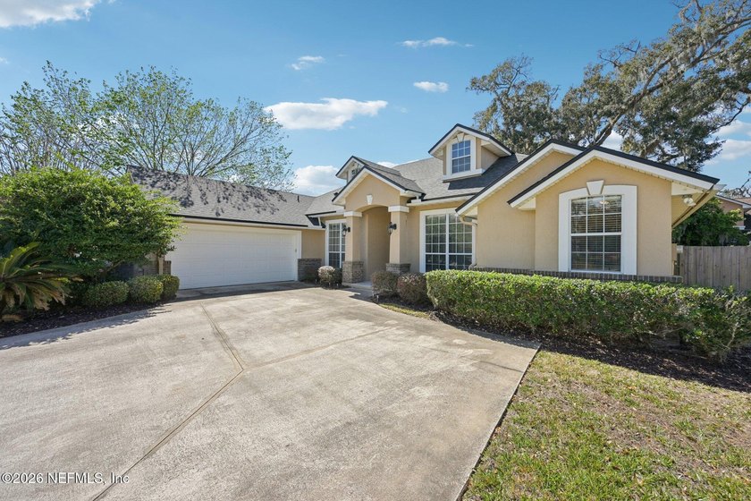 Welcome to the desirable gated community of Margarets Walk. This - Beach Home for sale in Fleming Island, Florida on Beachhouse.com