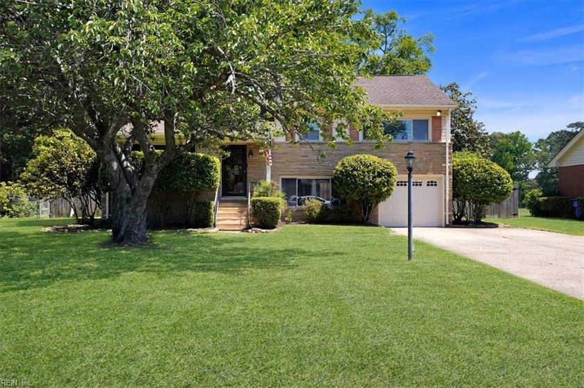 Waterfront living on the Elizabeth River-this Norfolk property - Beach Home for sale in Norfolk, Virginia on Beachhouse.com