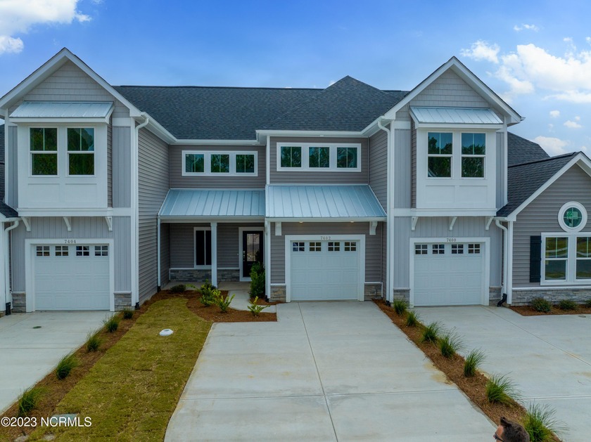 This striking 1690 sf 2-story townhome is conveniently located - Beach Townhome/Townhouse for sale in Wilmington, North Carolina on Beachhouse.com