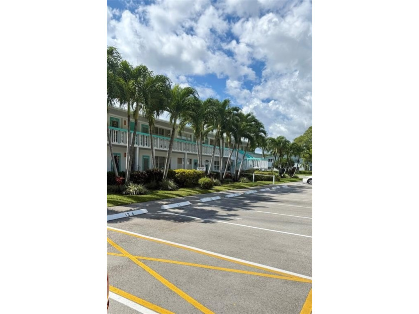 Fantastic first-floor unit, very well maintained, furnished - Beach Condo for sale in Deerfield Beach, Florida on Beachhouse.com