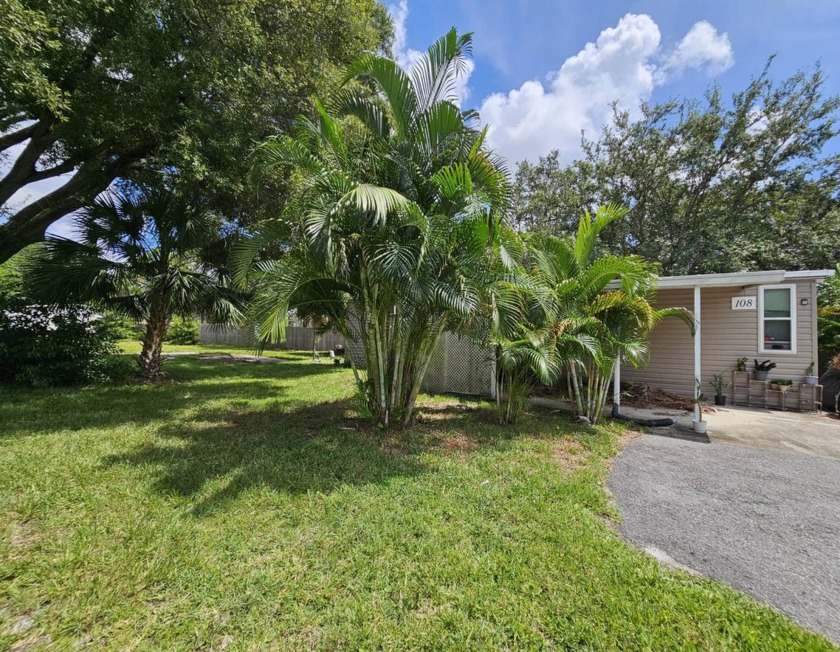 This home had no flood or hurricane damage!!    Owner has - Beach Home for sale in Palm Harbor, Florida on Beachhouse.com