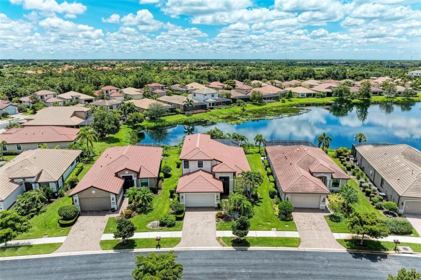 Welcome home to this exquisite 3-bedroom, 2.5-bathroom oasis - Beach Home for sale in Venice, Florida on Beachhouse.com