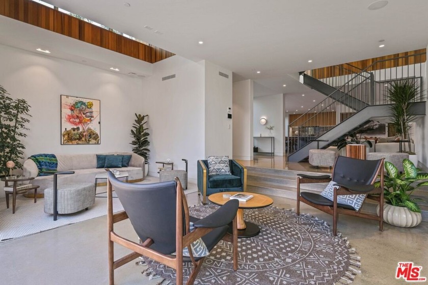 1601 Shell Avenue earns its name, The Nexus Retreat, from the - Beach Home for sale in Venice, California on Beachhouse.com