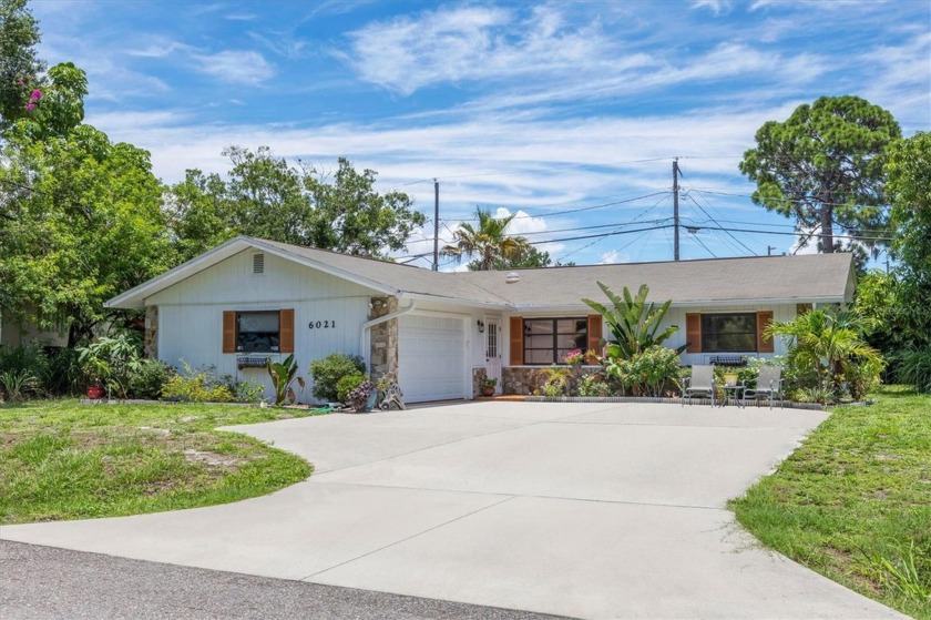 Under contract-accepting backup offers. Priced to sell, this - Beach Home for sale in Venice, Florida on Beachhouse.com