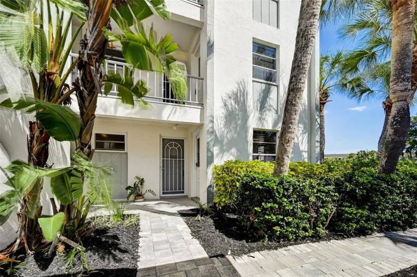 OMG! Priced $45,000 under certified appraisal amount. Extra - Beach Condo for sale in Longboat Key, Florida on Beachhouse.com