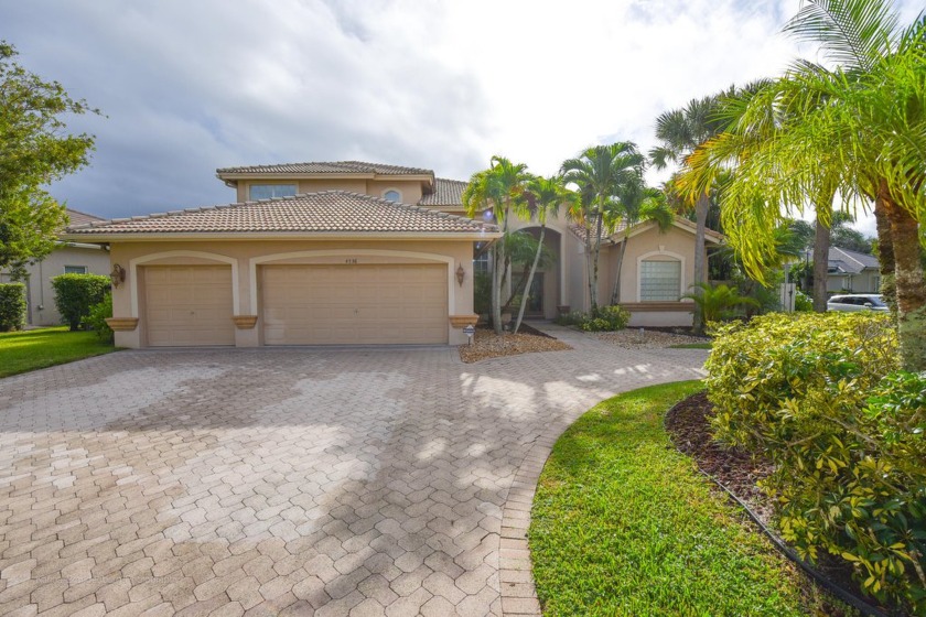 Beautifully updated 4-bedroom, 2.5-bath home with a loft and - Beach Home for sale in Lake Worth, Florida on Beachhouse.com