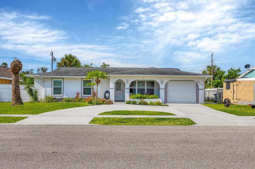 MOTIVATED SELLER! Welcome to a great opportunity to own the home - Beach Home for sale in North Port, Florida on Beachhouse.com