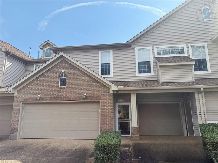 Welcome to easy living in this 3-bedroom, 2-bath condo located - Beach Condo for sale in Virginia Beach, Virginia on Beachhouse.com