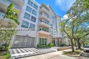 Welcome to this beautifully 2 bed, 2 bath condo in the heart of - Beach Condo for sale in Hollywood, Florida on Beachhouse.com