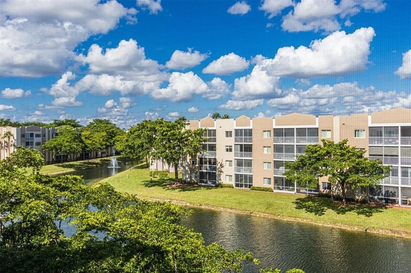 Enjoy peaceful lake views from this spacious 4th-floor condo - Beach Condo for sale in Fort Lauderdale, Florida on Beachhouse.com
