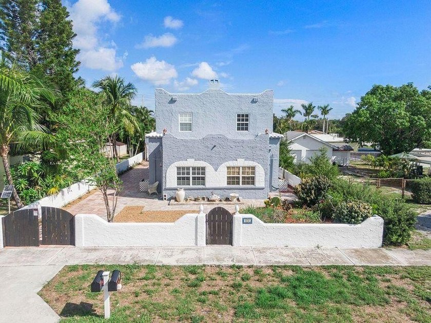 Completely upgraded historical beauty that has kept its old - Beach Lot for sale in Boynton Beach, Florida on Beachhouse.com