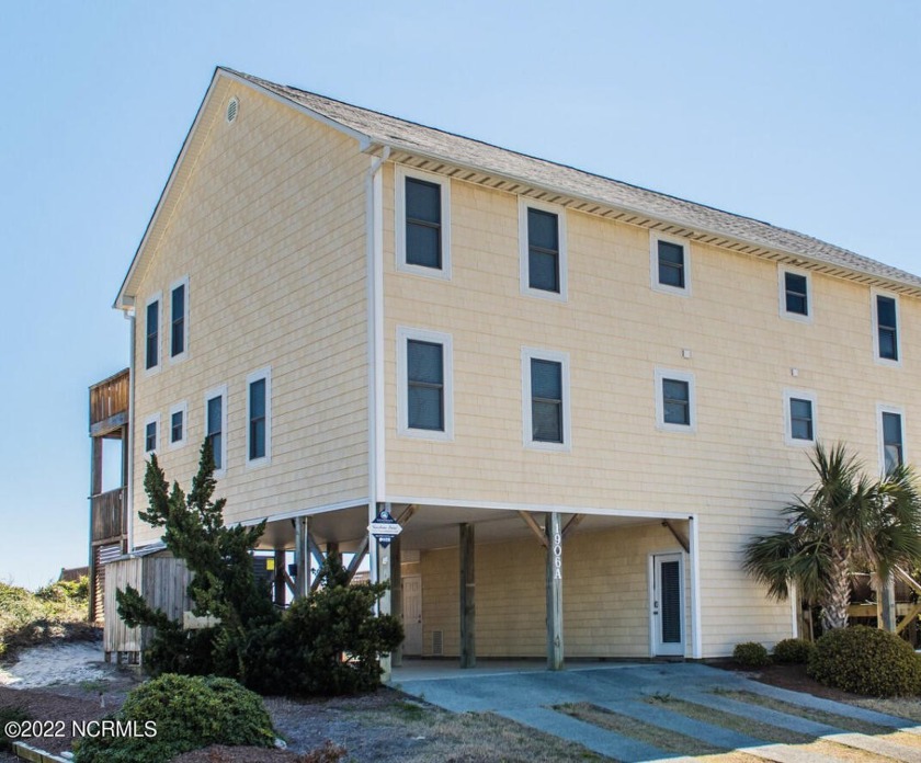 Topsail Island living at it's finest! Right on the Atlantic - Beach Townhome/Townhouse for sale in Surf City, North Carolina on Beachhouse.com