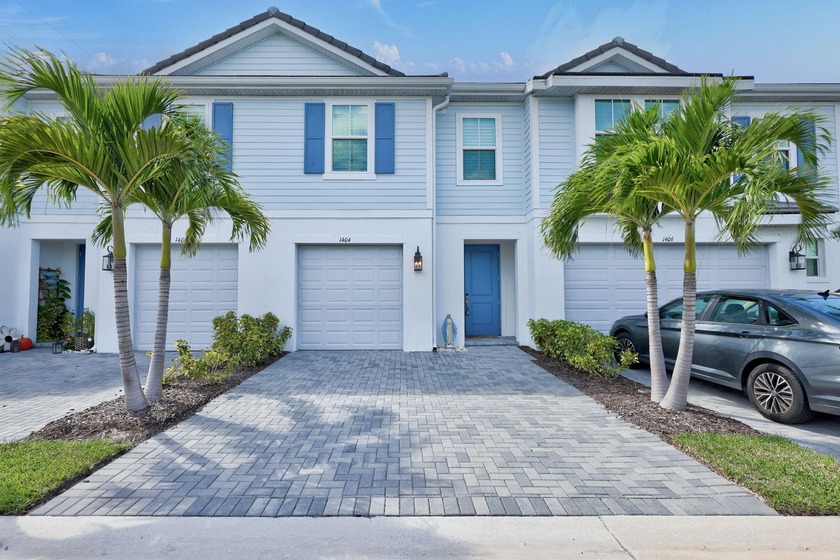 ONLY TEN MINUTES TO THE BEACH AND DOWNTOWN STUART, LOW HOA. 2023 - Beach Townhome/Townhouse for sale in Stuart, Florida on Beachhouse.com