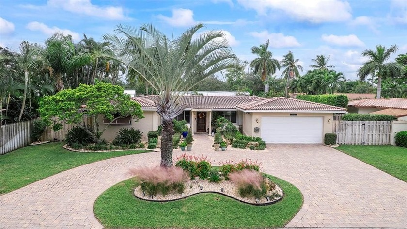 3-2 POOL - 2 CAR GARAGE / Great Street  (VENETIAN ISLES) - Beach Home for sale in Lighthouse Point, Florida on Beachhouse.com
