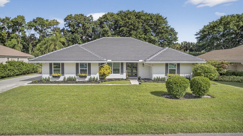 Completely & beautifully renovated one-level CBS pool home on - Beach Home for sale in Palm Beach Gardens, Florida on Beachhouse.com