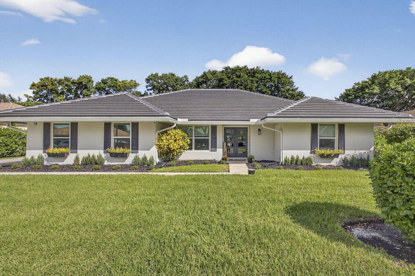 Completely & beautifully renovated one-level CBS pool home on - Beach Home for sale in Palm Beach Gardens, Florida on Beachhouse.com